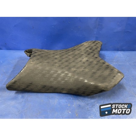 SSLH n°12 N° 12 : Selle pilote KAWASAKI Z800 de 2013-2017.
Réf :
La selle est percée et tachée. 