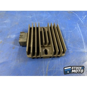 Regulateur de tension 