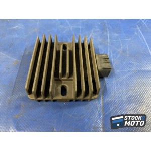Regulateur de tension 