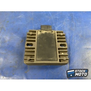 Regulateur de tension 