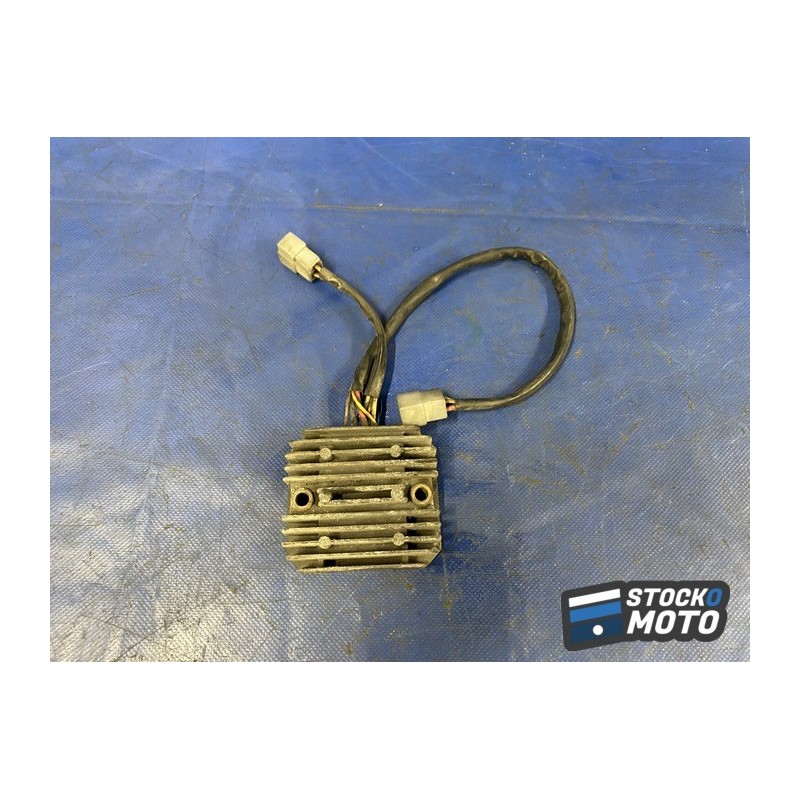 Regulateur de tension 