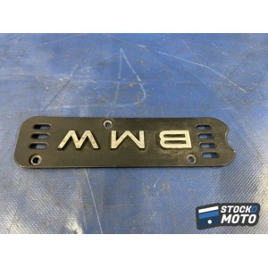 Plaque BMW sur moteur 