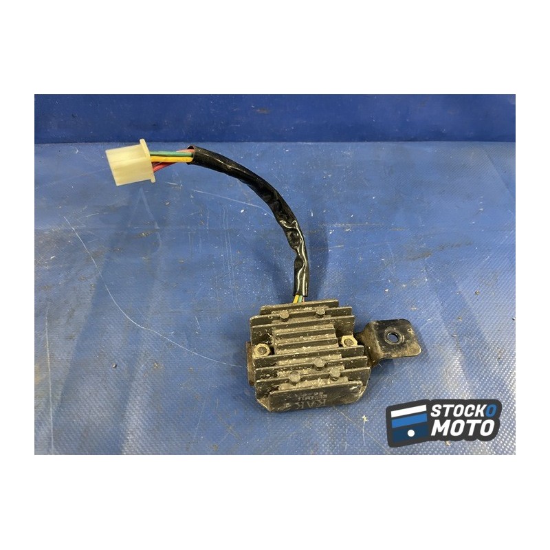 Regulateur de tension 
