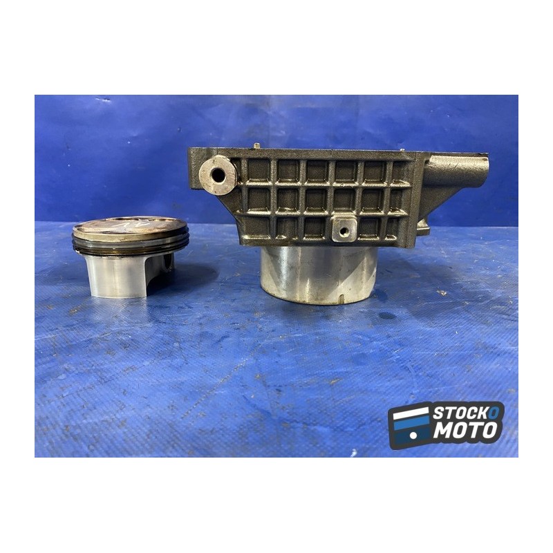Cylindre piston avant 