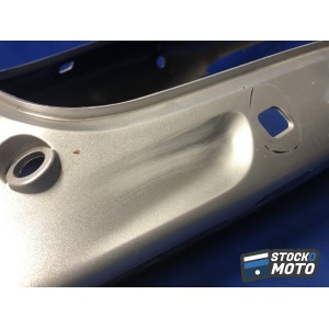 Coque arrière centrale KAWASAKI ZR-7 de 1999 à 2004.