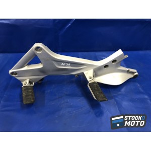 Platine repose pied gauche n°1 HONDA 1300 PAN EUROPEAN de 2002 à 2007. 