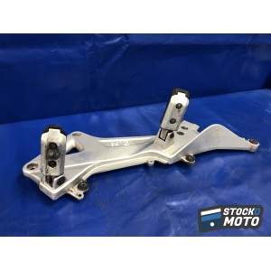 Platine repose pied gauche n°2 HONDA 1300 PAN EUROPEAN de 2002 à 2007. 