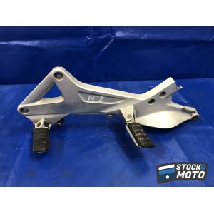 Platine repose pied gauche n°2 HONDA 1300 PAN EUROPEAN de 2002 à 2007. 