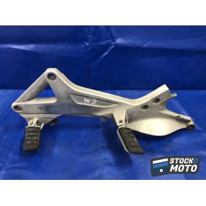 Platine repose pied gauche n°3 HONDA 1300 PAN EUROPEAN de 2002 à 2007. 