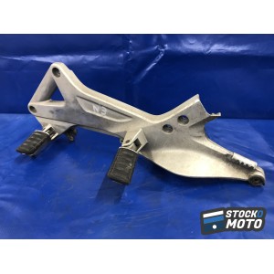 Platine repose pied gauche n°3 HONDA 1300 PAN EUROPEAN de 2002 à 2007. 