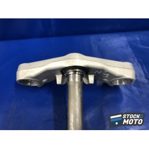 Te de fourche inférieur n°1 HONDA 1300 PAN EUROPEAN de 2002 à 2007. 